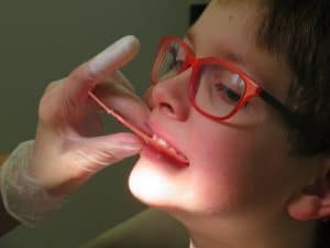 Sintomas do bruxismo infantil e suas principais causas